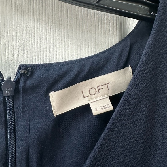 NWOT Ann Taylor Loft navy fringe flutter sleeve sheath dress - Picture 4 of 7